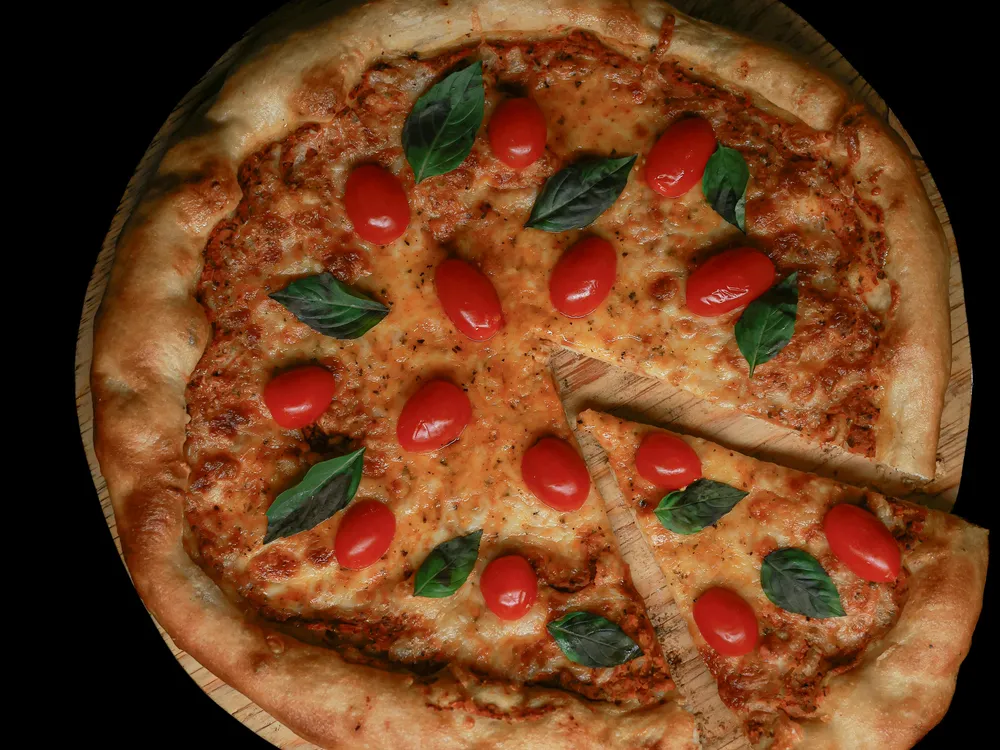Pizza Margherita au feu de bois