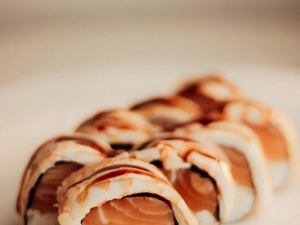 Sushi rolls saumon